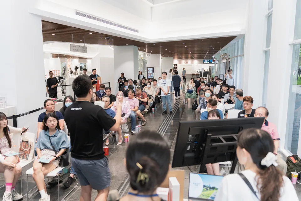 Crowd at the HOVERAir launch event in Japan